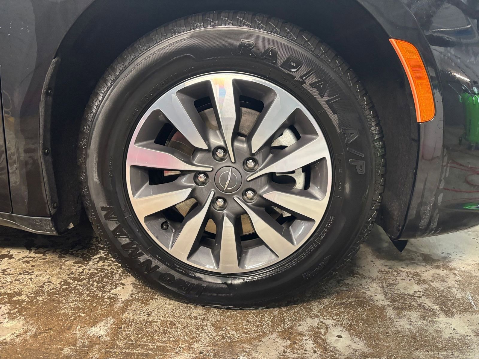 Thumbnail: 2023 Chrysler Pacifica - 32