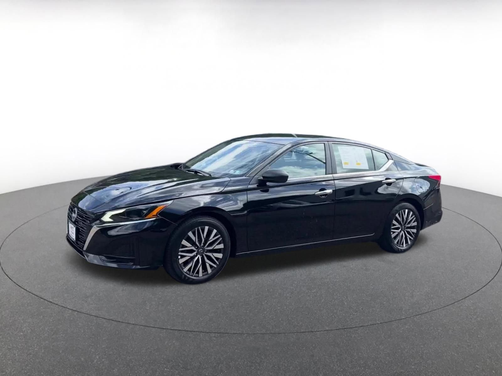 Thumbnail: 2025 Nissan Altima - 8