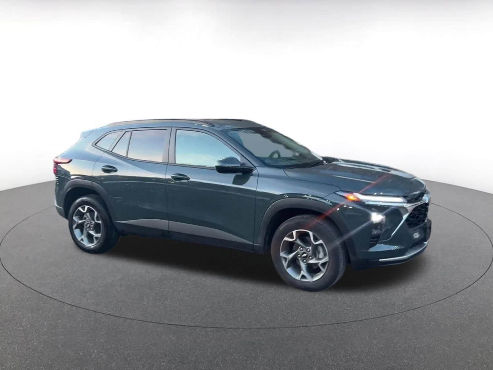 Thumbnail: 2025 Chevrolet Trax - 2