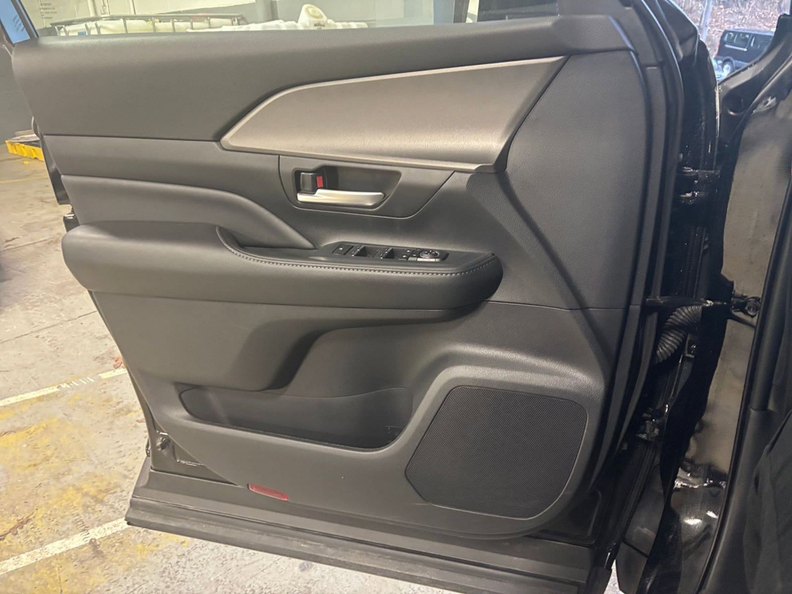 Thumbnail: 2025 Toyota Grand Highlander - 20