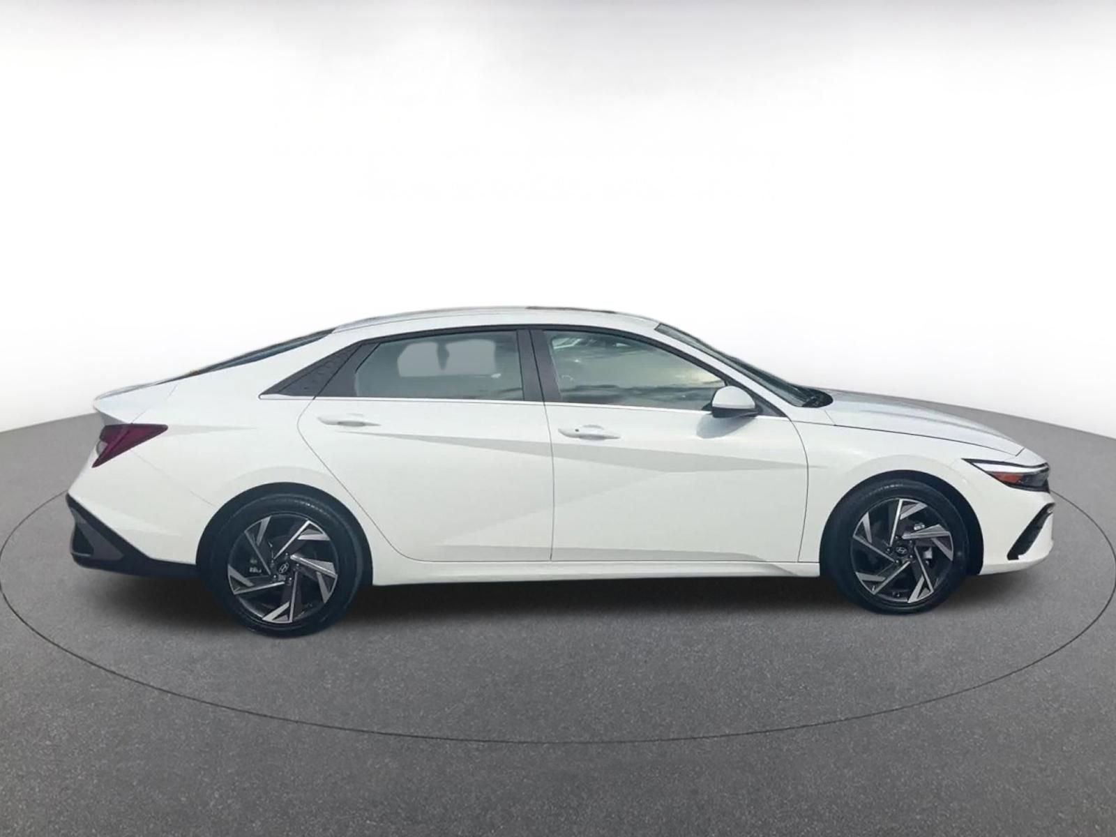 Thumbnail: 2025 Hyundai Elantra - 16