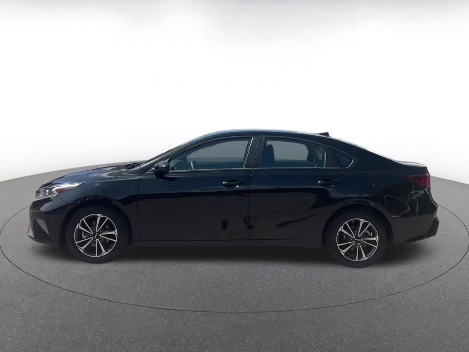 Thumbnail: 2024 Kia Forte - 9