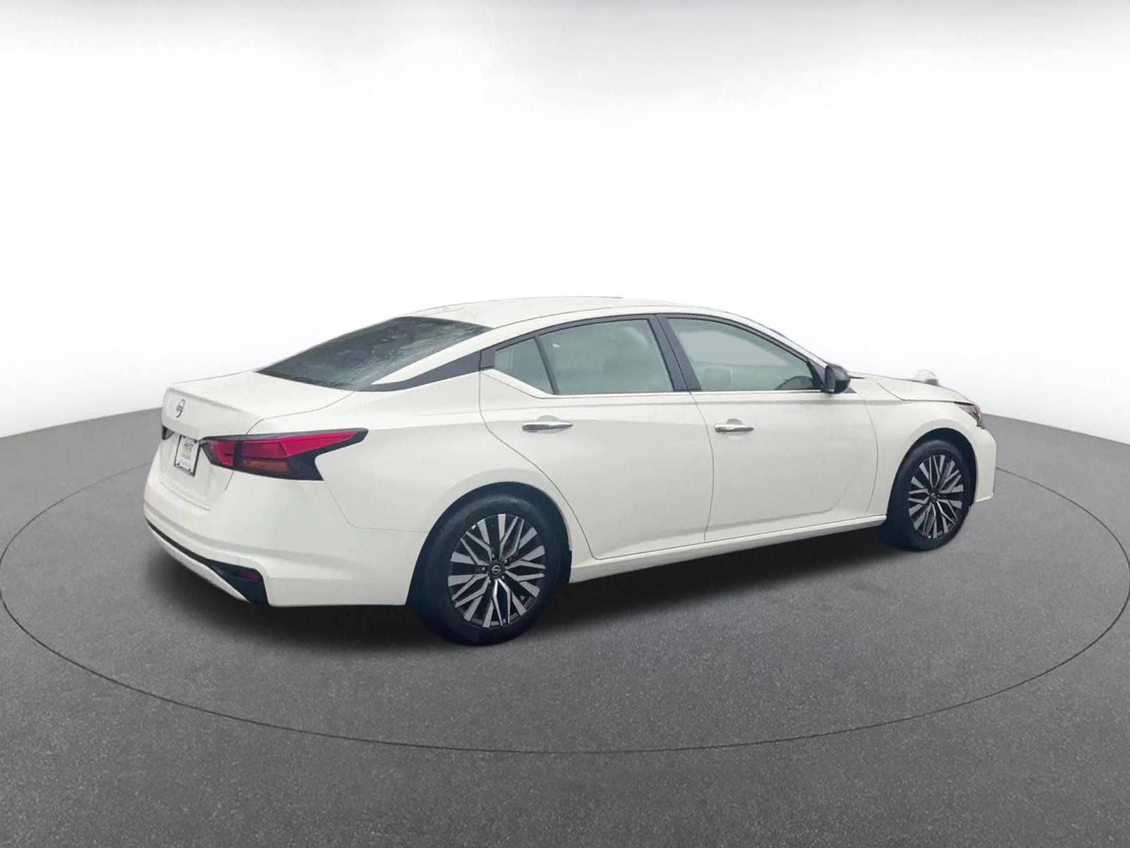 Thumbnail: 2025 Nissan Altima - 15