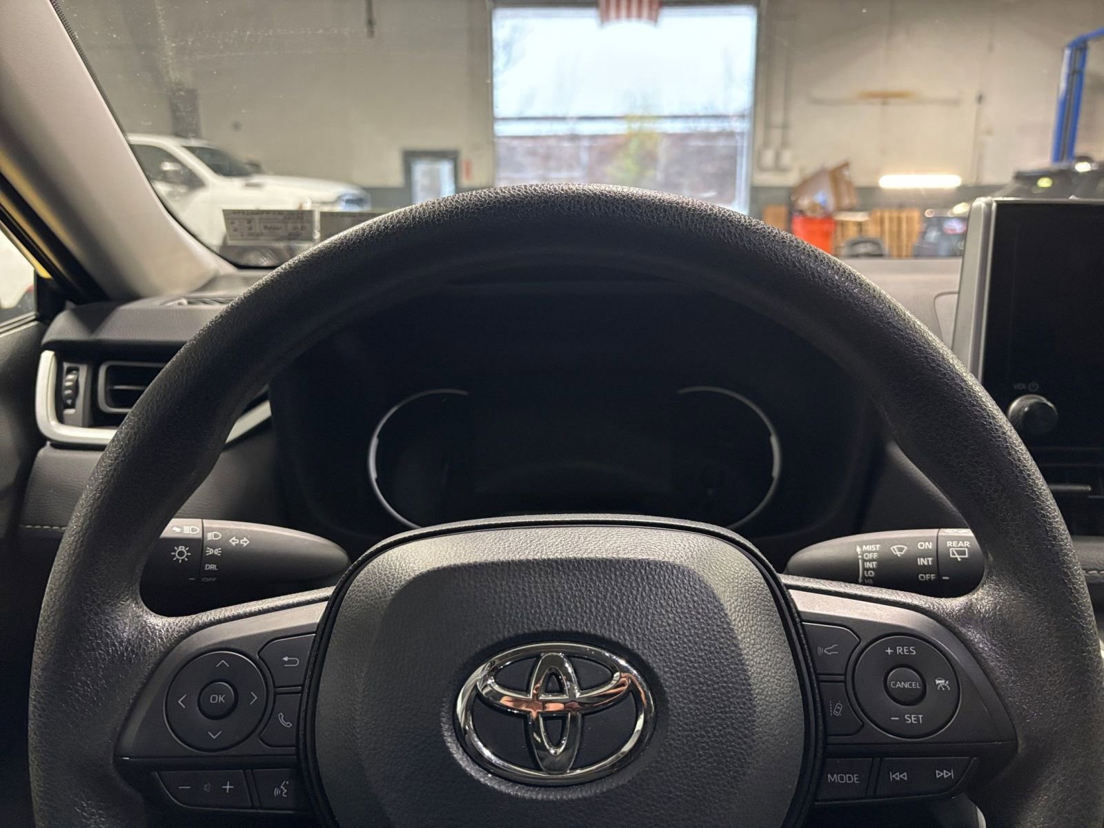 Thumbnail: 2025 Toyota RAV4 - 27