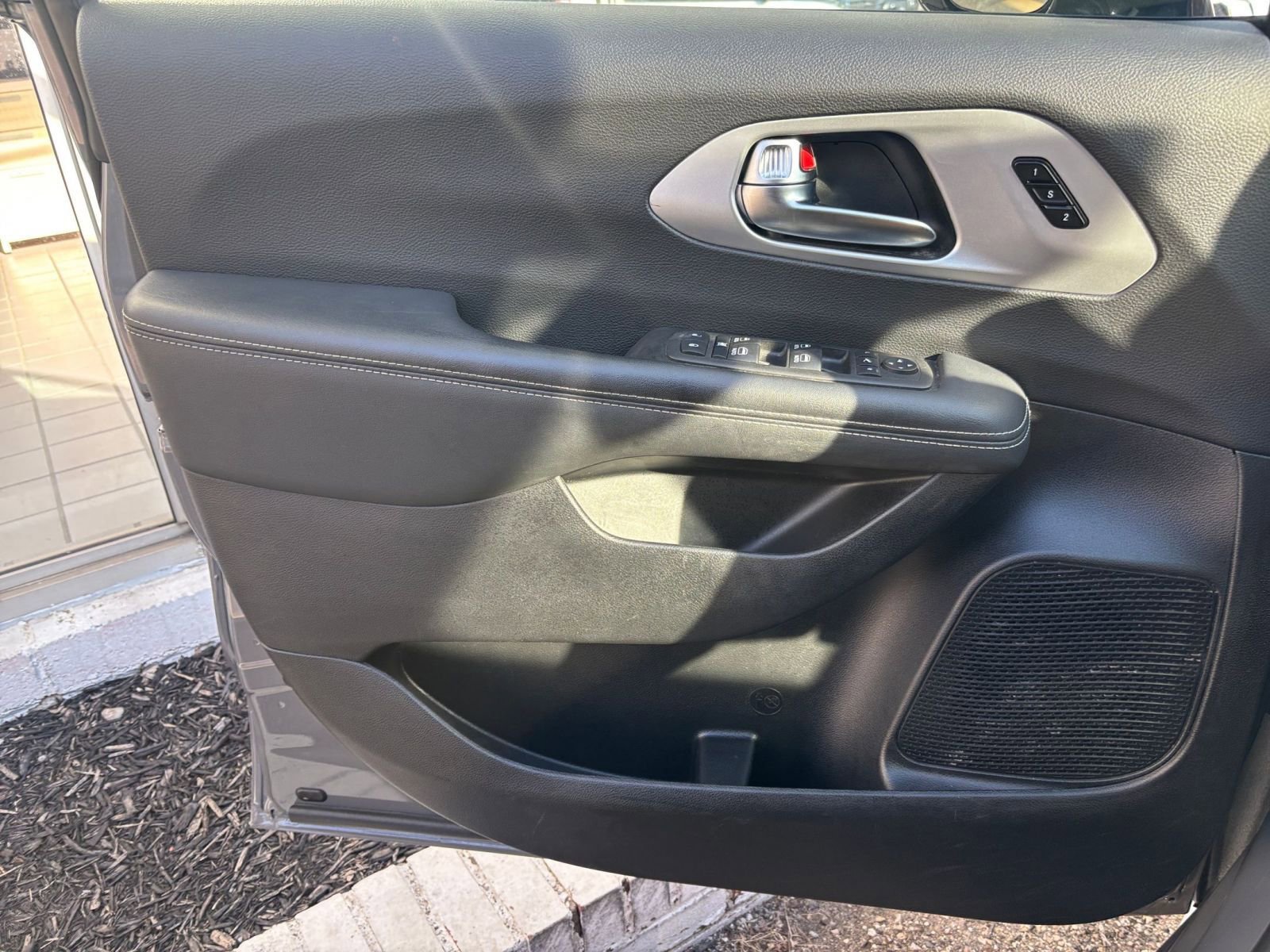 Thumbnail: 2025 Chrysler Pacifica - 18