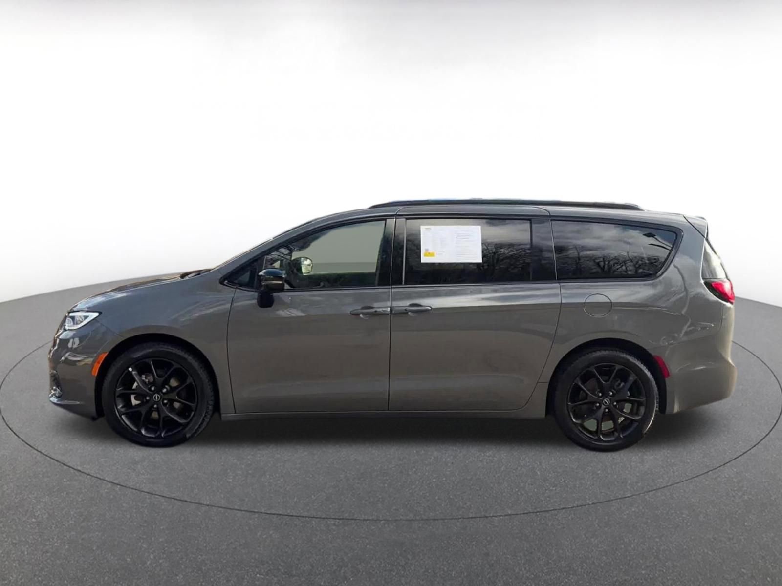 Thumbnail: 2025 Chrysler Pacifica - 9