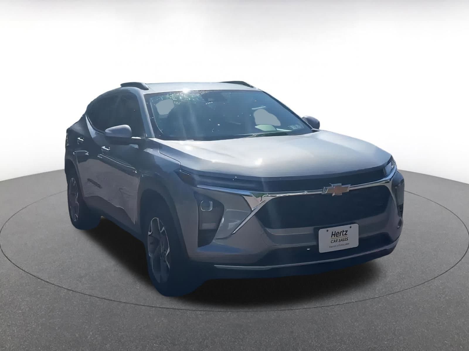 Thumbnail: 2024 Chevrolet Trax - 3