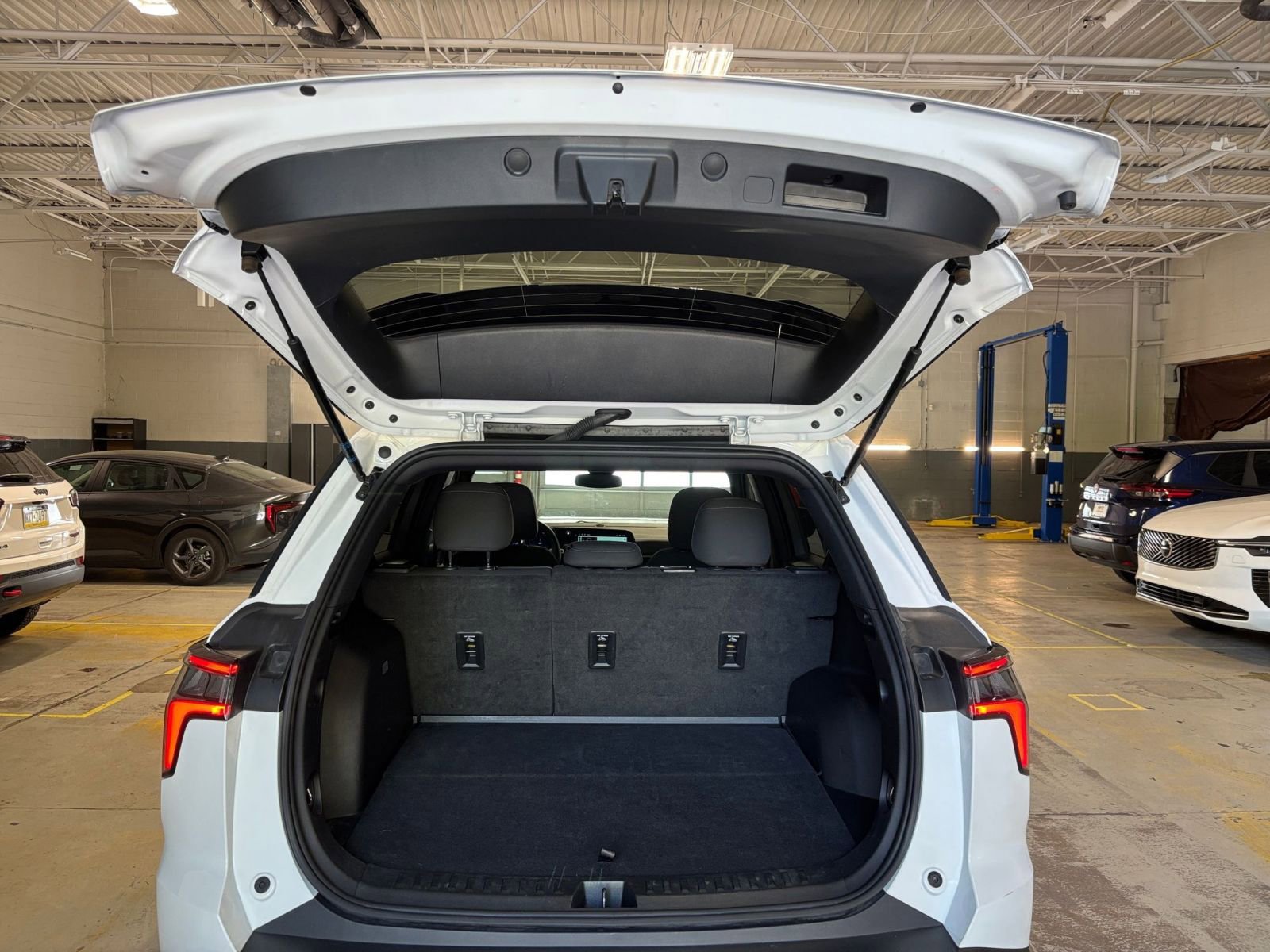 Thumbnail: 2025 Chevrolet Equinox - 32