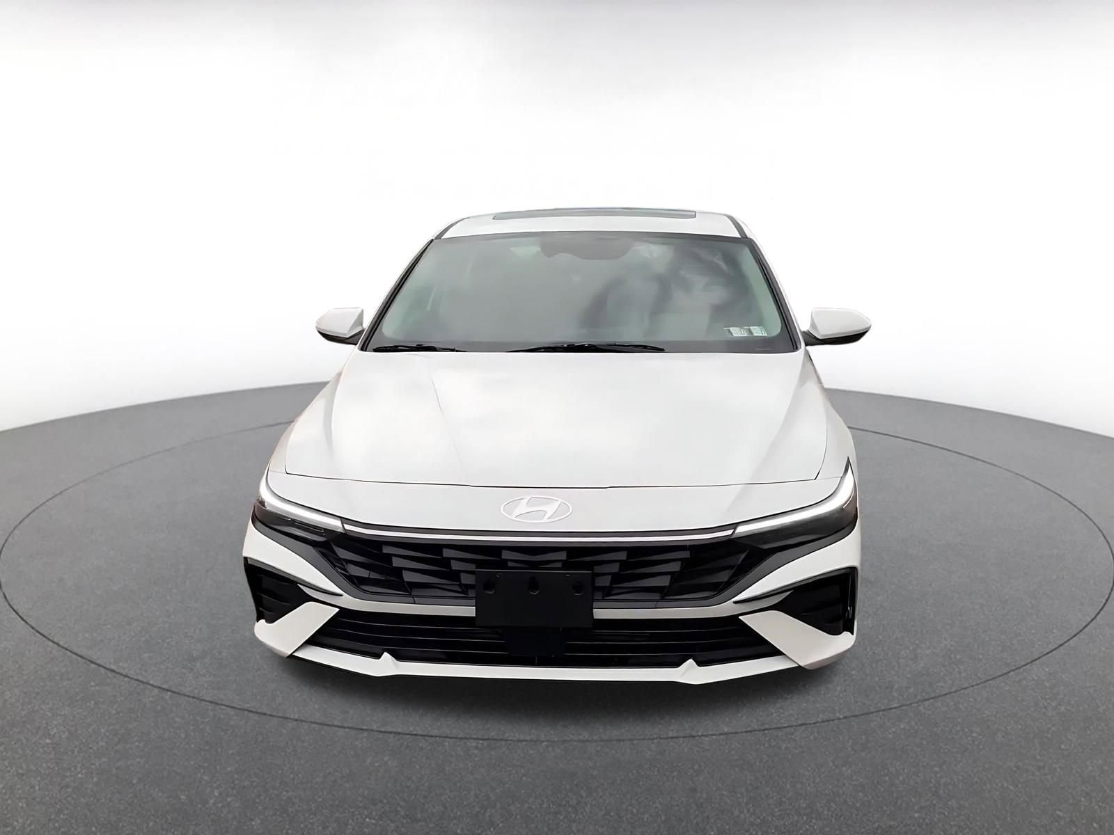 Thumbnail: 2025 Hyundai Elantra - 4