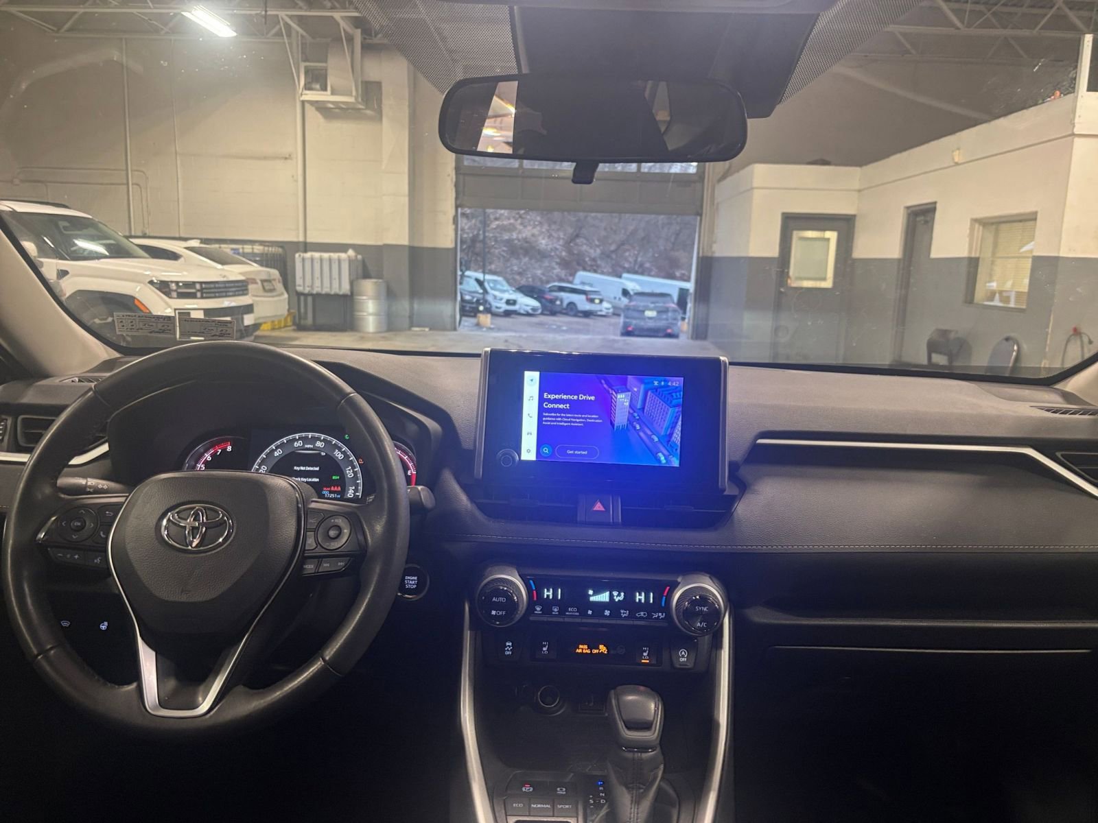 Thumbnail: 2025 Toyota RAV4 - 33