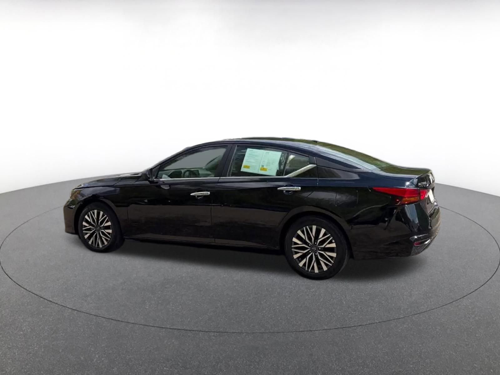 Thumbnail: 2025 Nissan Altima - 10