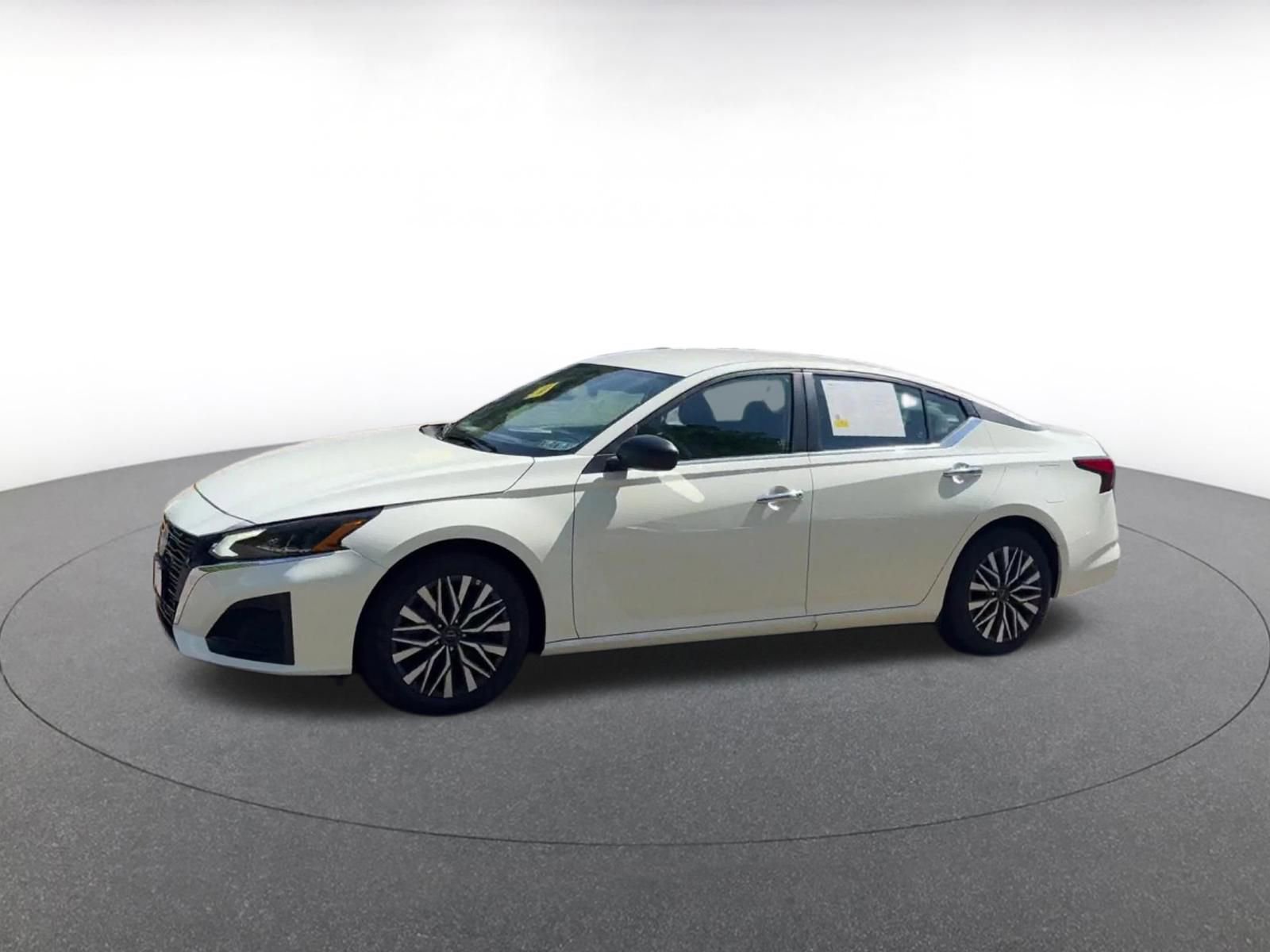 Thumbnail: 2025 Nissan Altima - 8