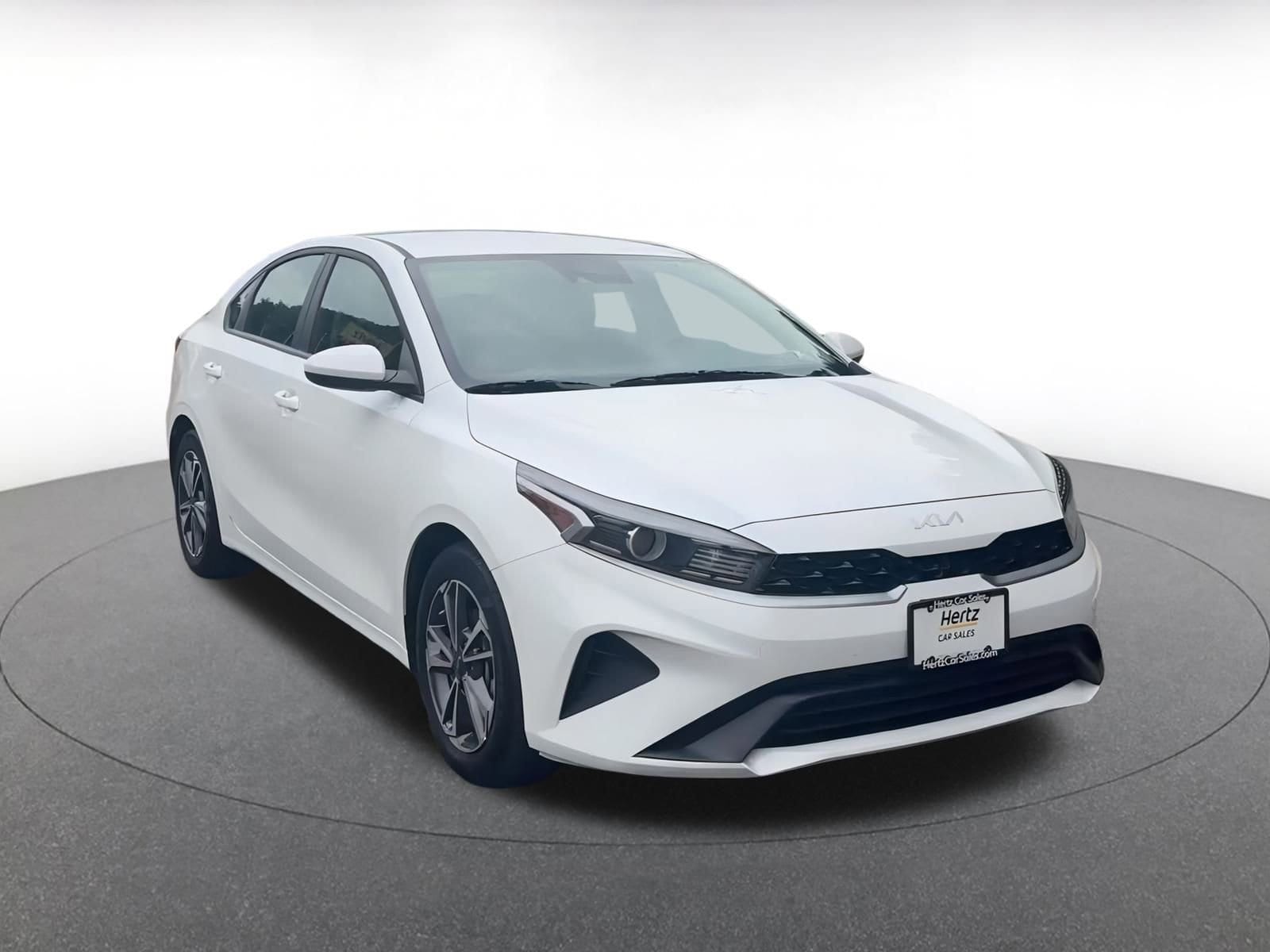 Thumbnail: 2024 Kia Forte - 3