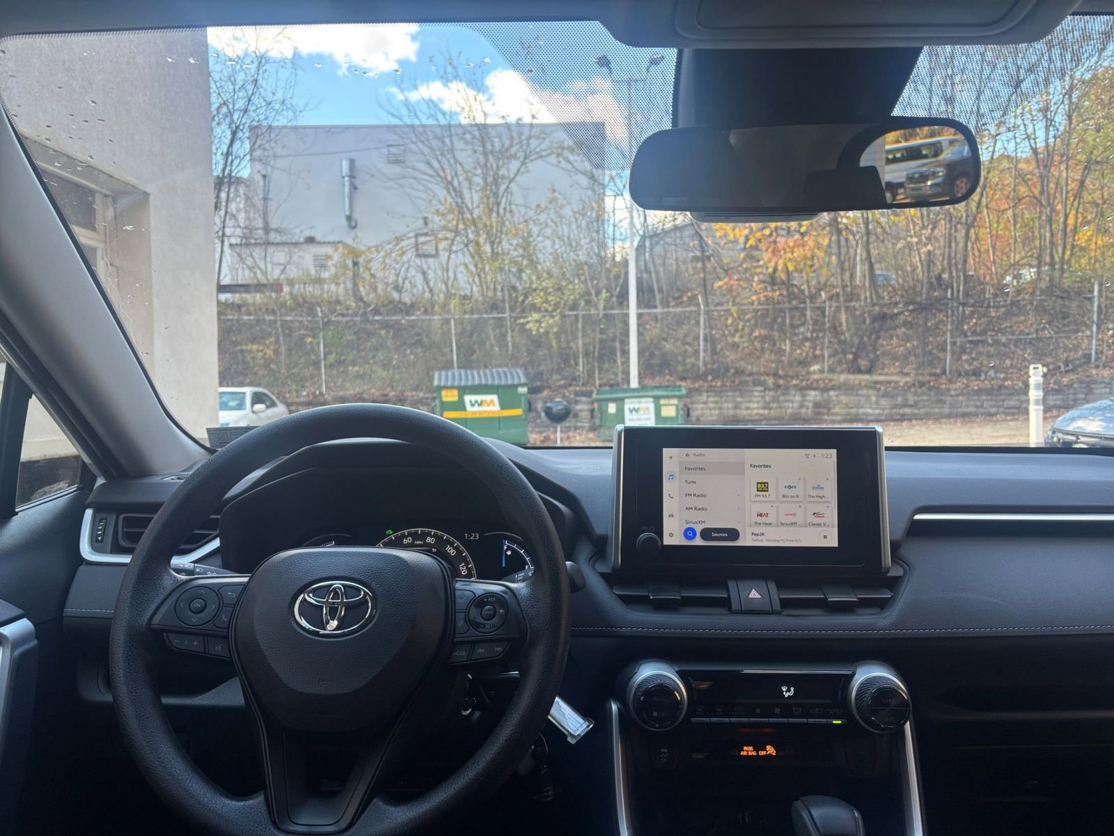 Thumbnail: 2025 Toyota RAV4 - 33