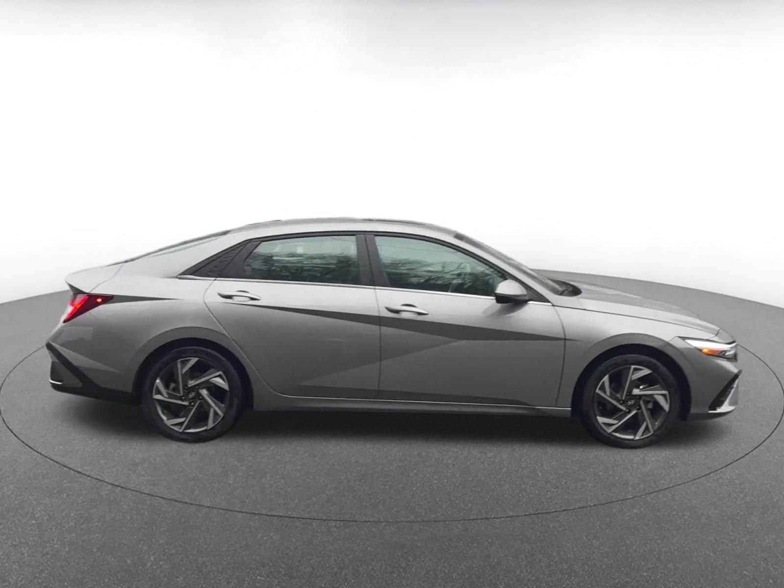 Thumbnail: 2025 Hyundai Elantra - 16