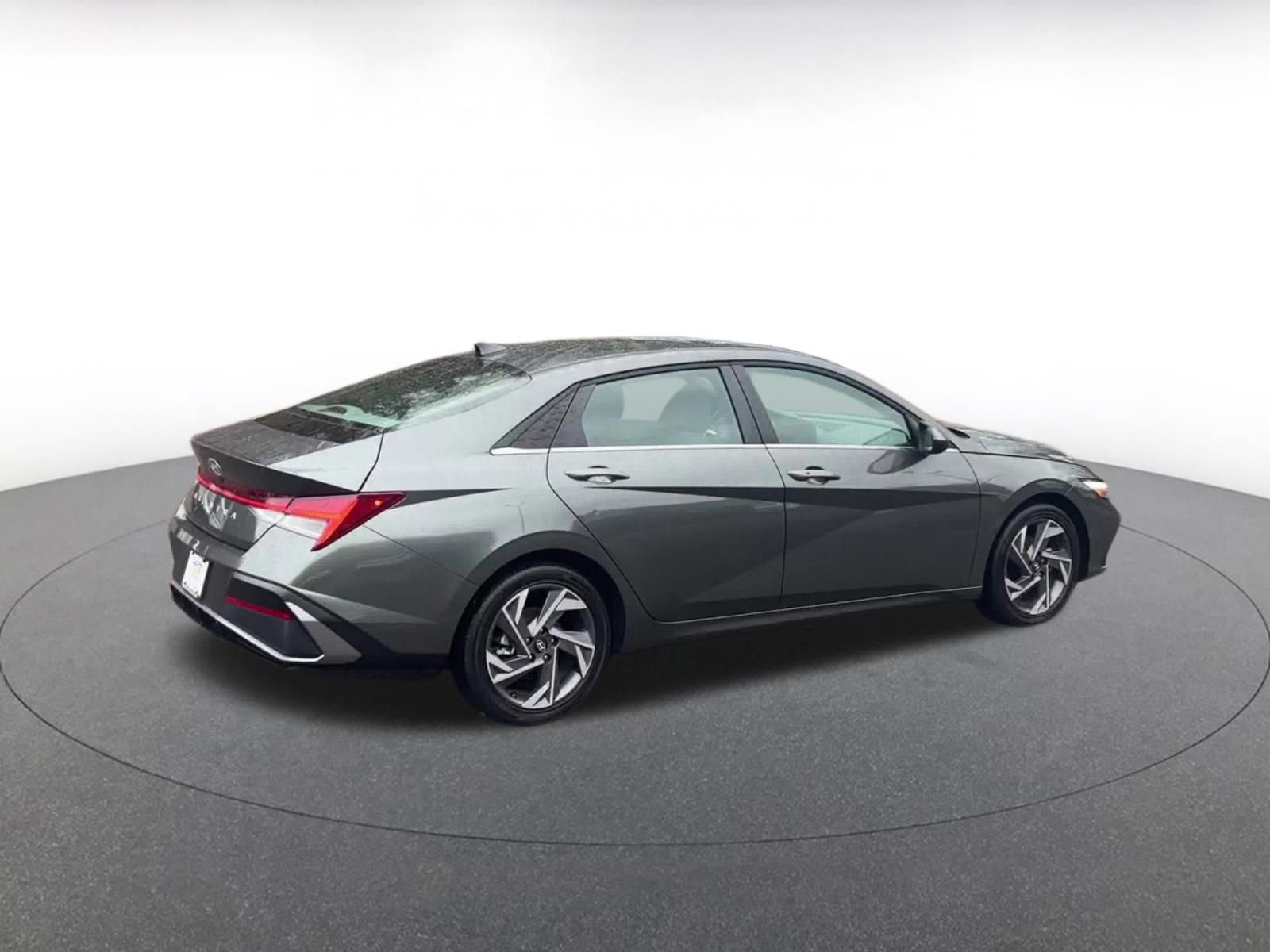 Thumbnail: 2025 Hyundai Elantra - 15