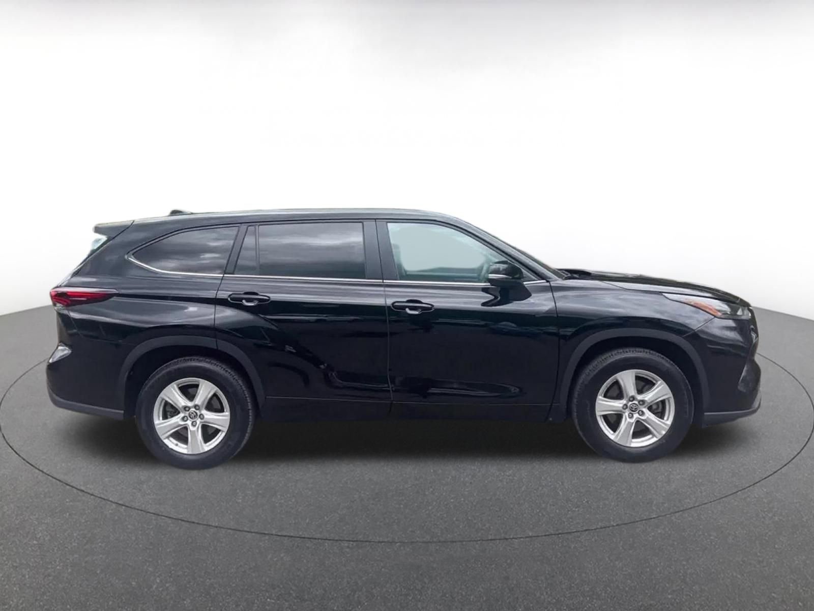 Thumbnail: 2025 Toyota Highlander - 16