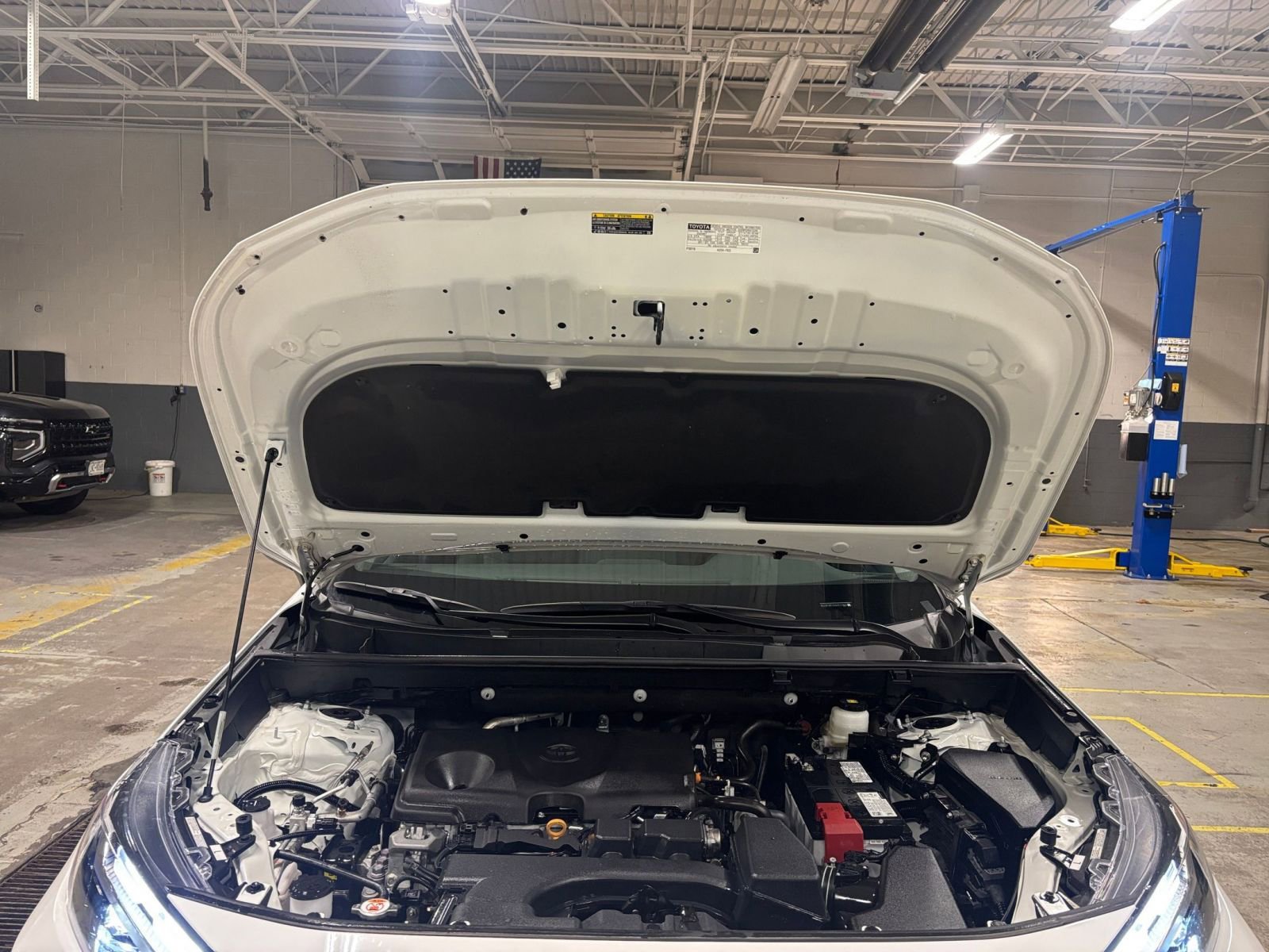 Thumbnail: 2025 Toyota RAV4 - 32