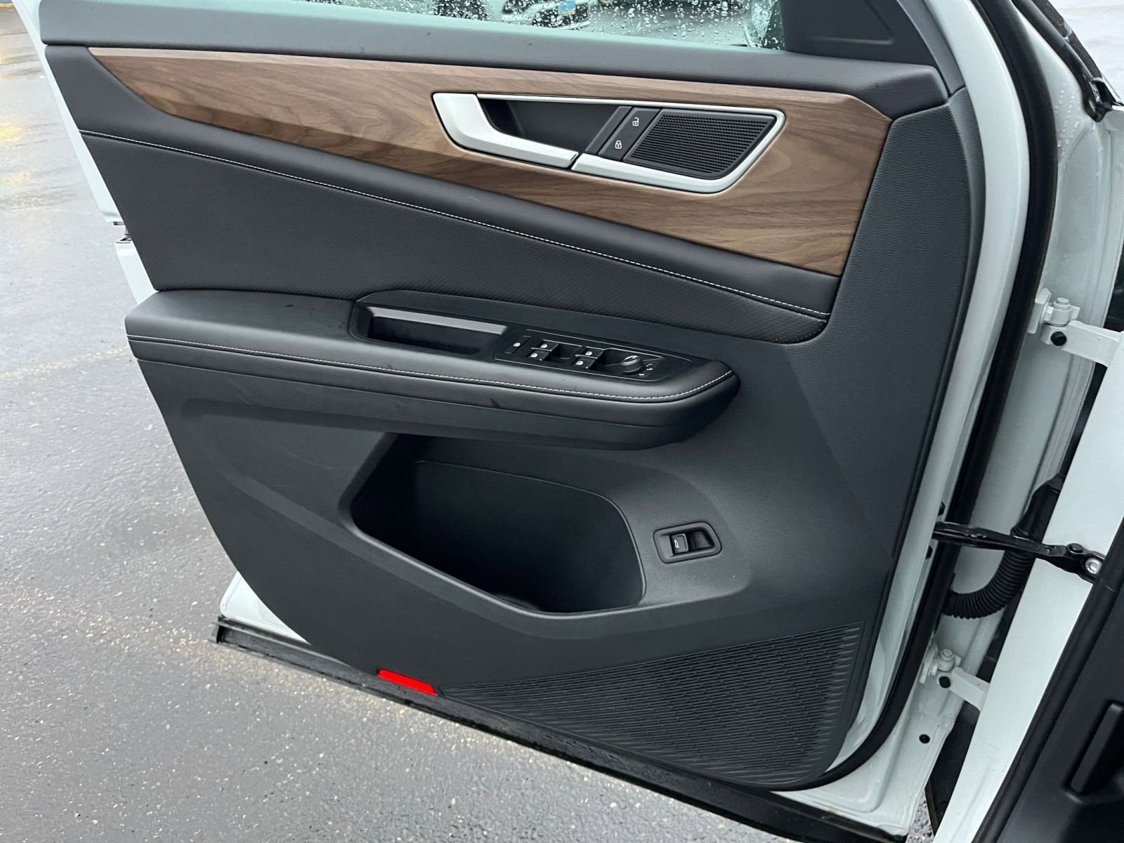 Thumbnail: 2025 Volkswagen Atlas - 21