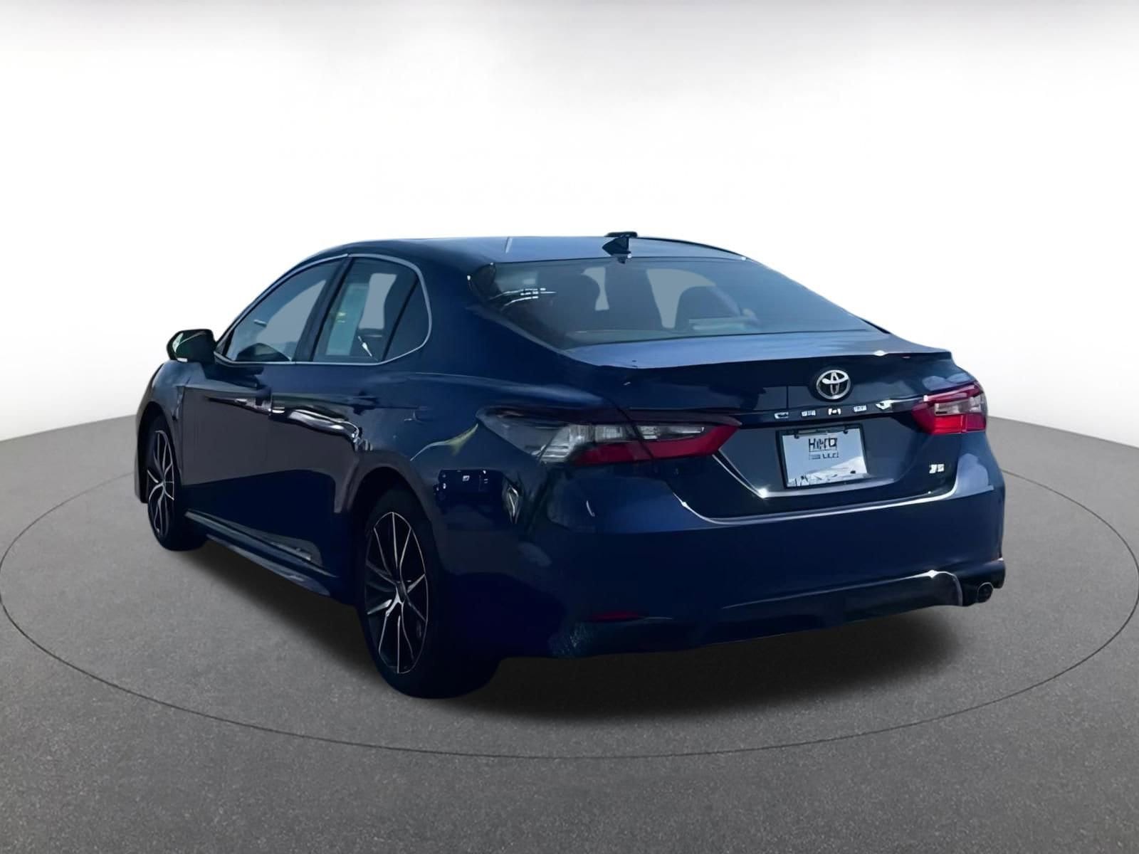 2024 Toyota Camry SE 16