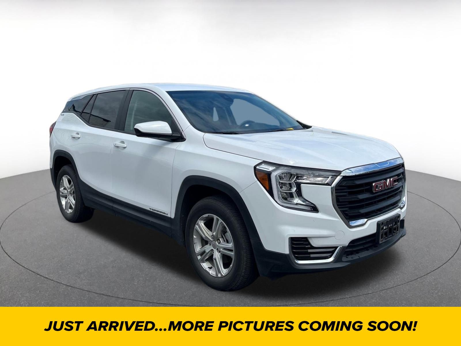 2024 GMC Terrain SLE Hero Image