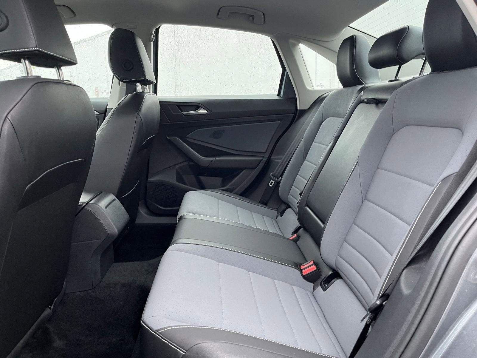 Thumbnail: 2025 Volkswagen Jetta - 25