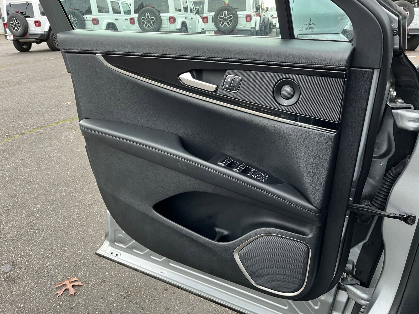 Thumbnail: 2023 Lincoln Nautilus - 20