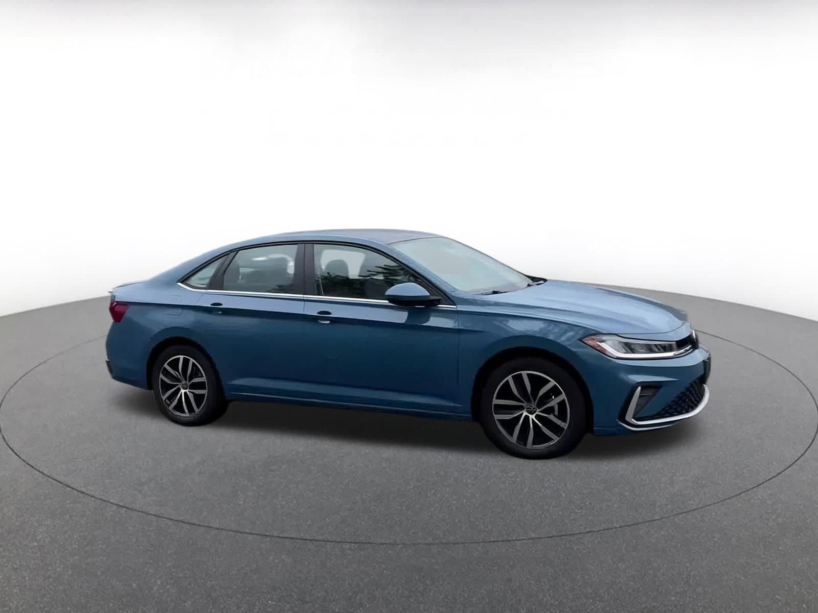 Thumbnail: 2025 Volkswagen Jetta - 2