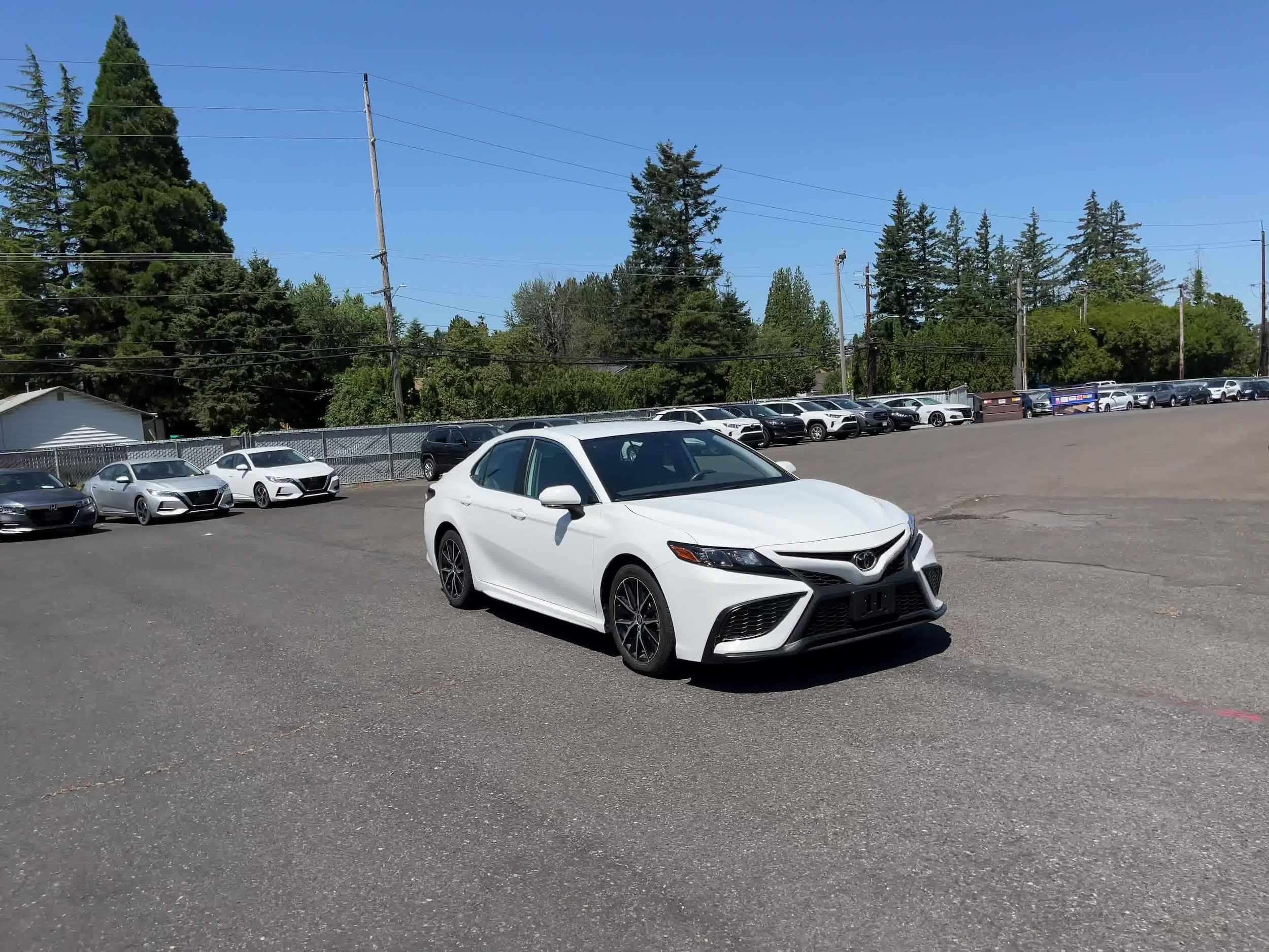 2023 Toyota Camry SE 3