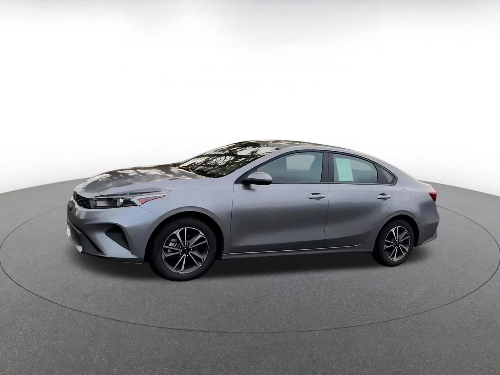 Thumbnail: 2024 Kia Forte - 8