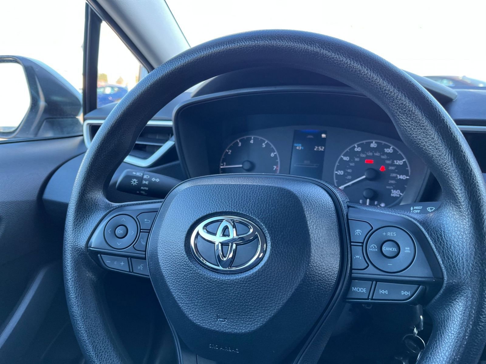 Thumbnail: 2025 Toyota Corolla - 25