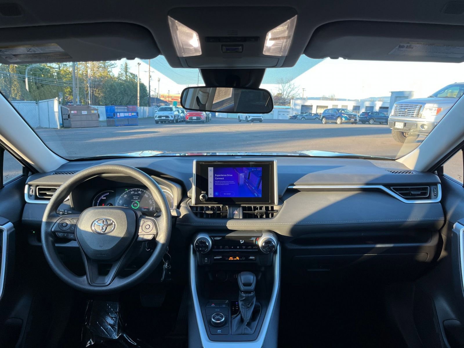 Thumbnail: 2025 Toyota RAV4 - 32