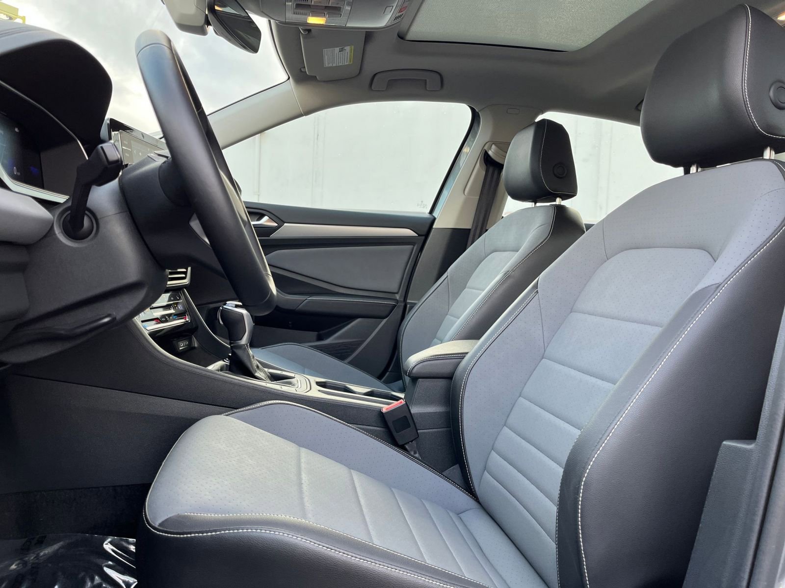 Thumbnail: 2025 Volkswagen Jetta - 27