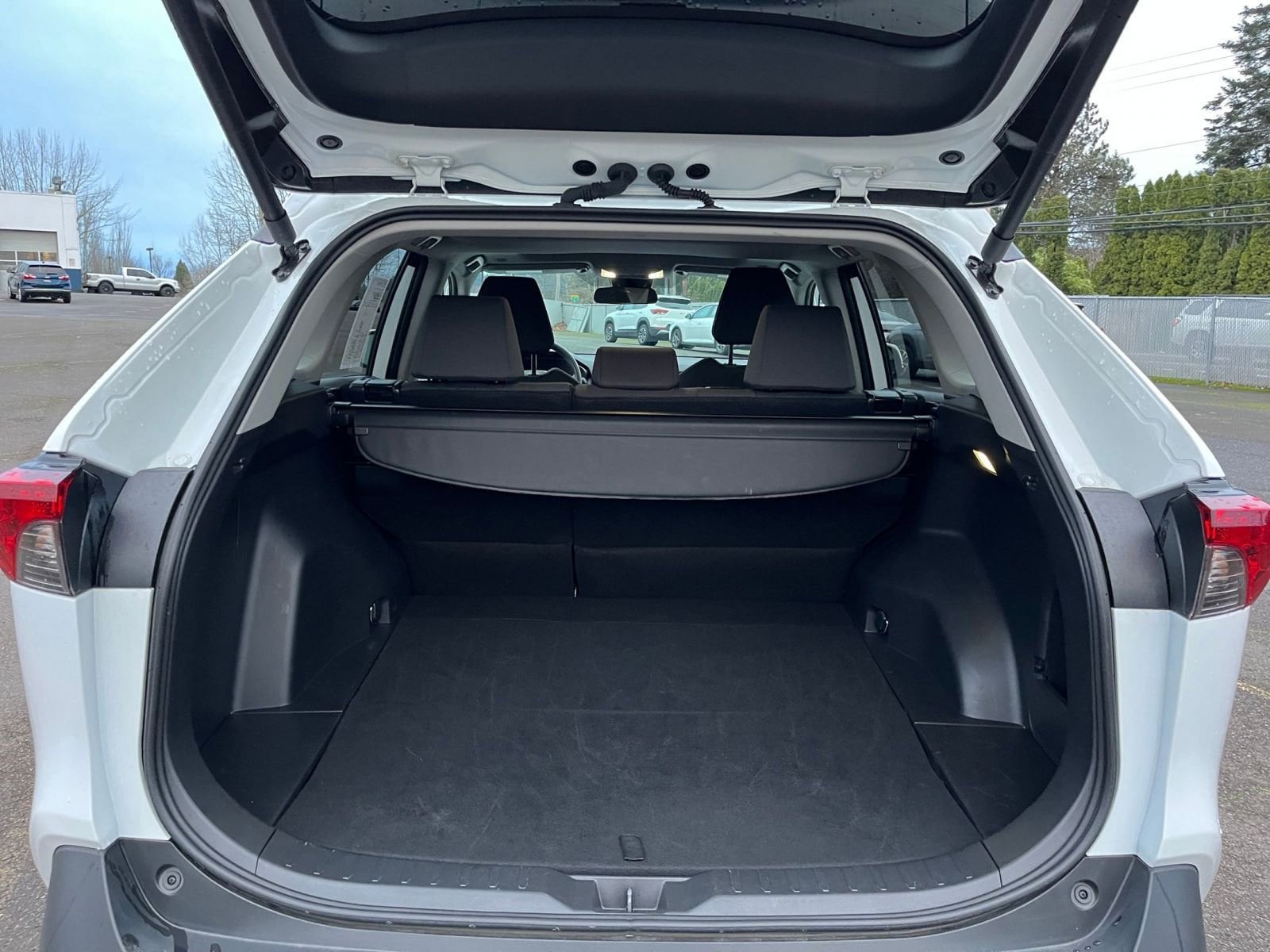 Thumbnail: 2025 Toyota RAV4 - 33