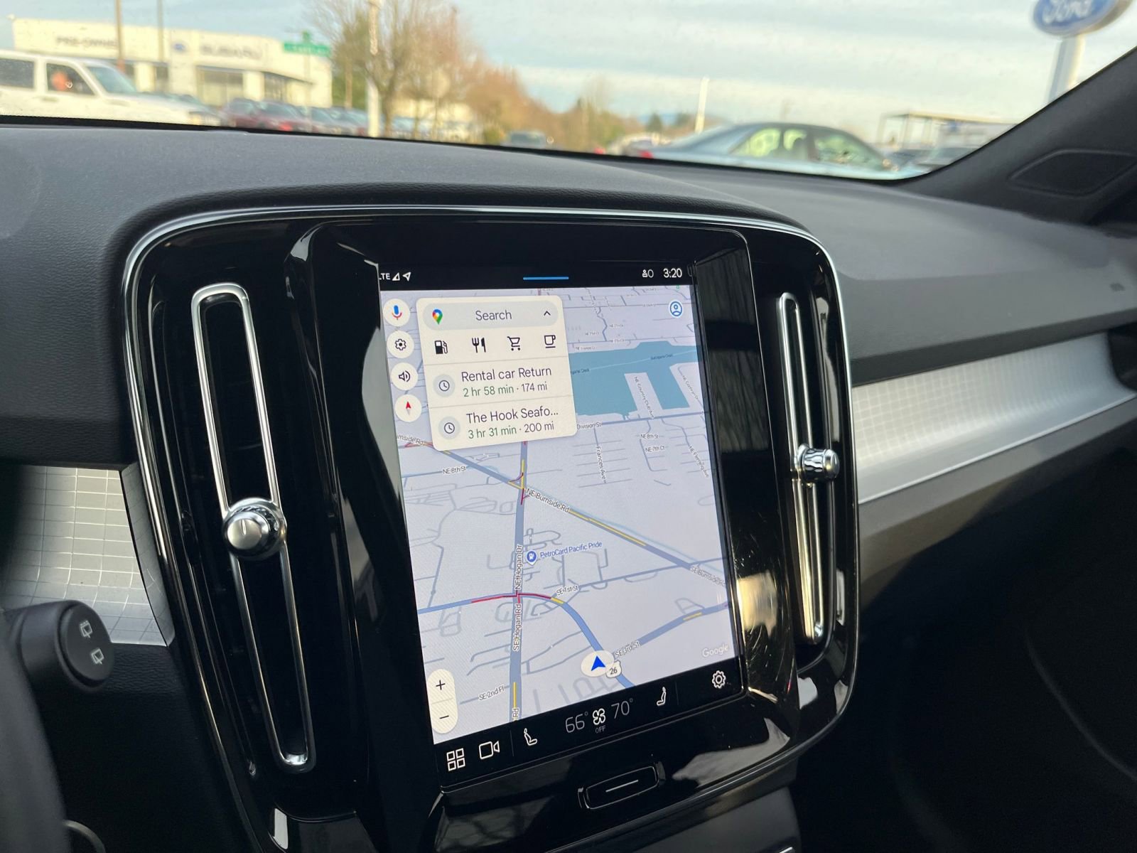 Thumbnail: 2024 Volvo XC40 - 25