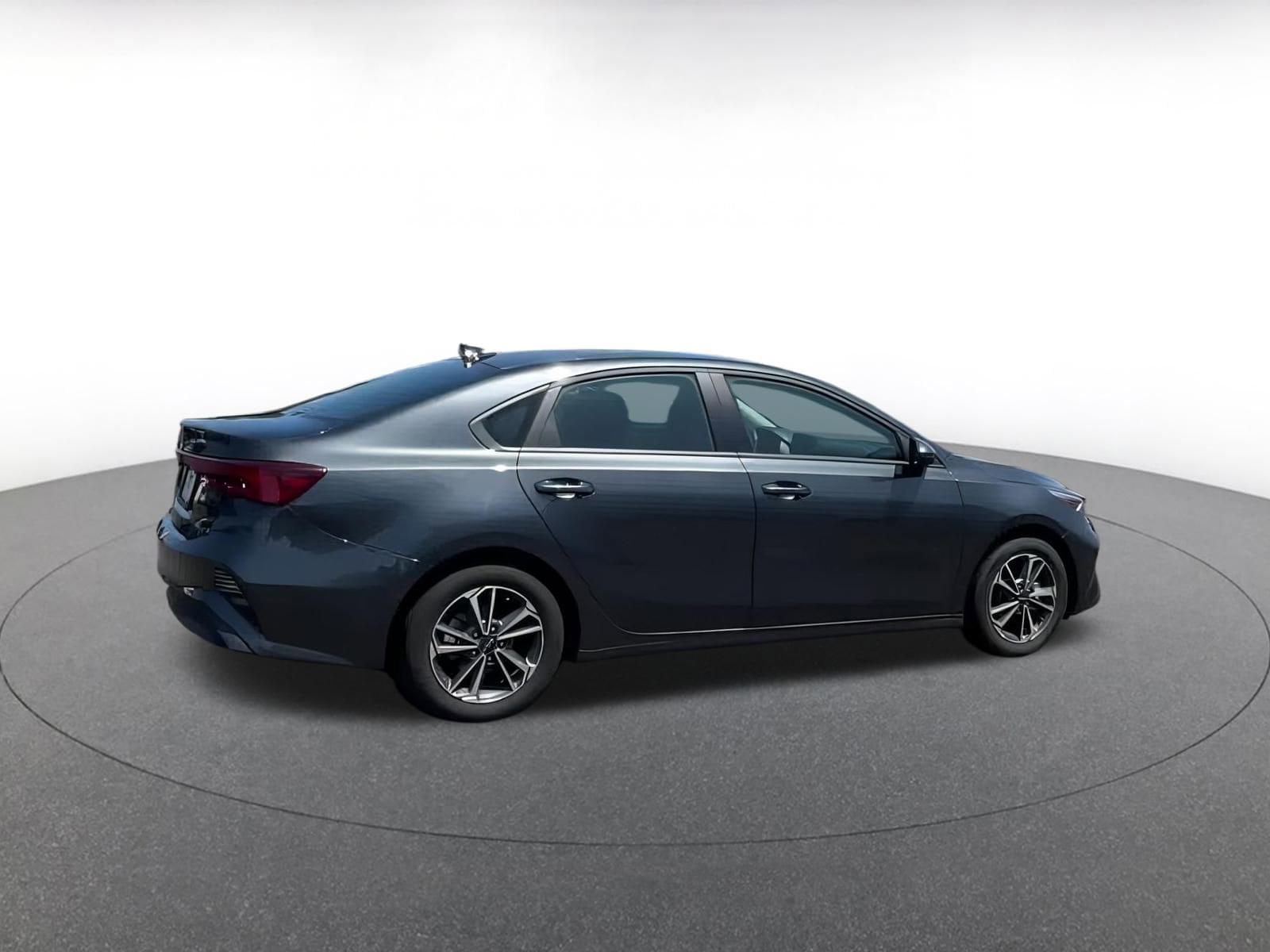Thumbnail: 2024 Kia Forte - 7