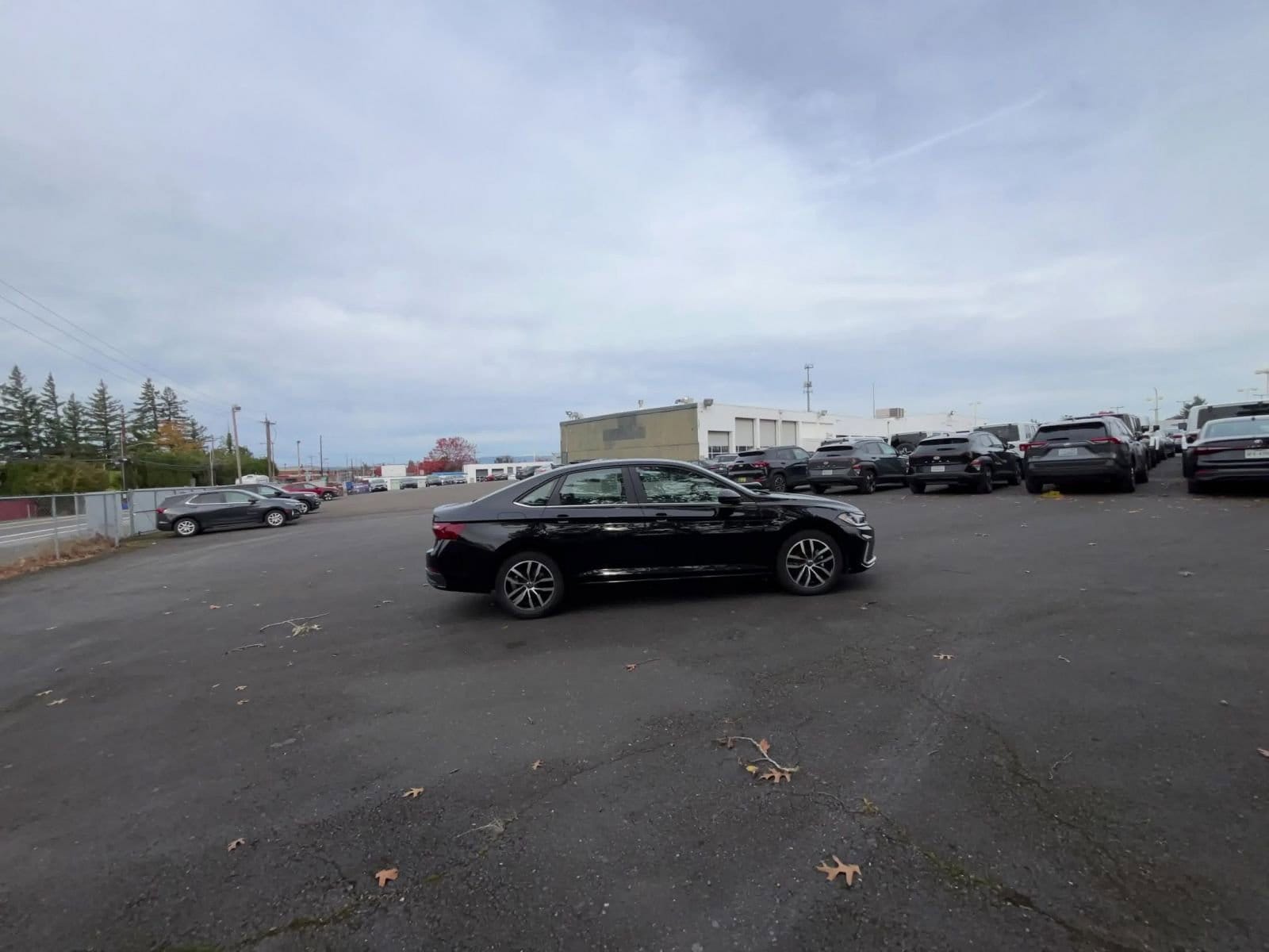 Thumbnail: 2025 Volkswagen Jetta - 16