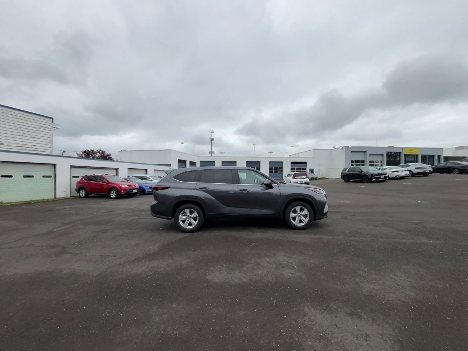 Thumbnail: 2025 Toyota Highlander - 16