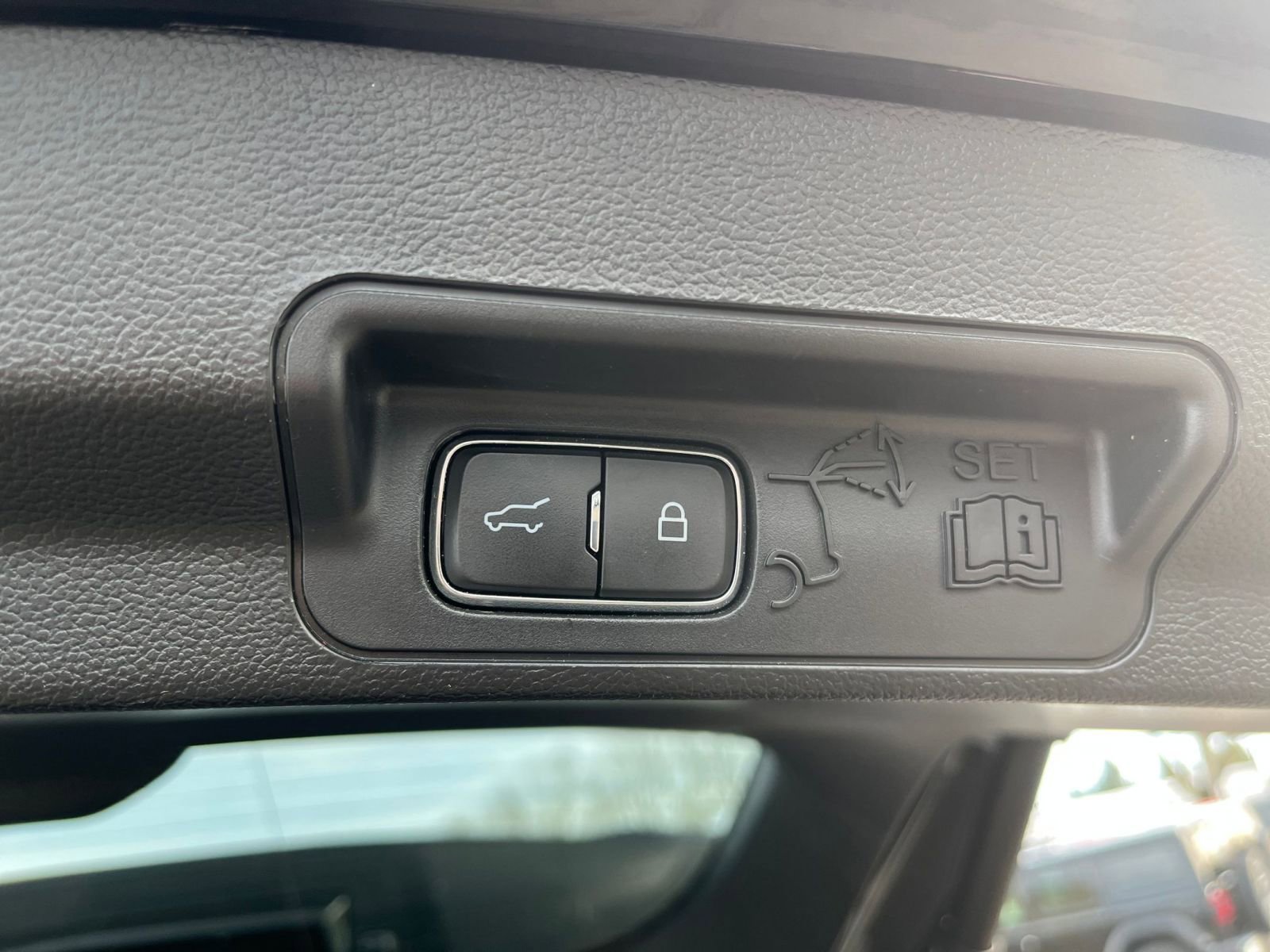 Thumbnail: 2023 Ford Explorer - 25