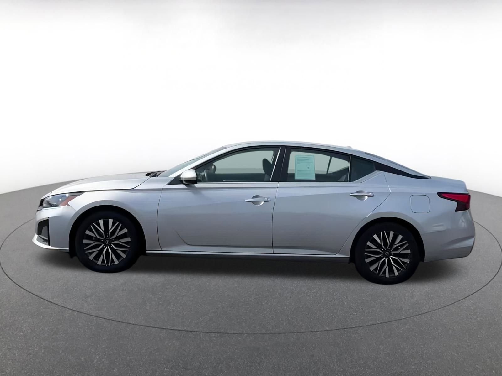 Thumbnail: 2023 Nissan Altima - 9