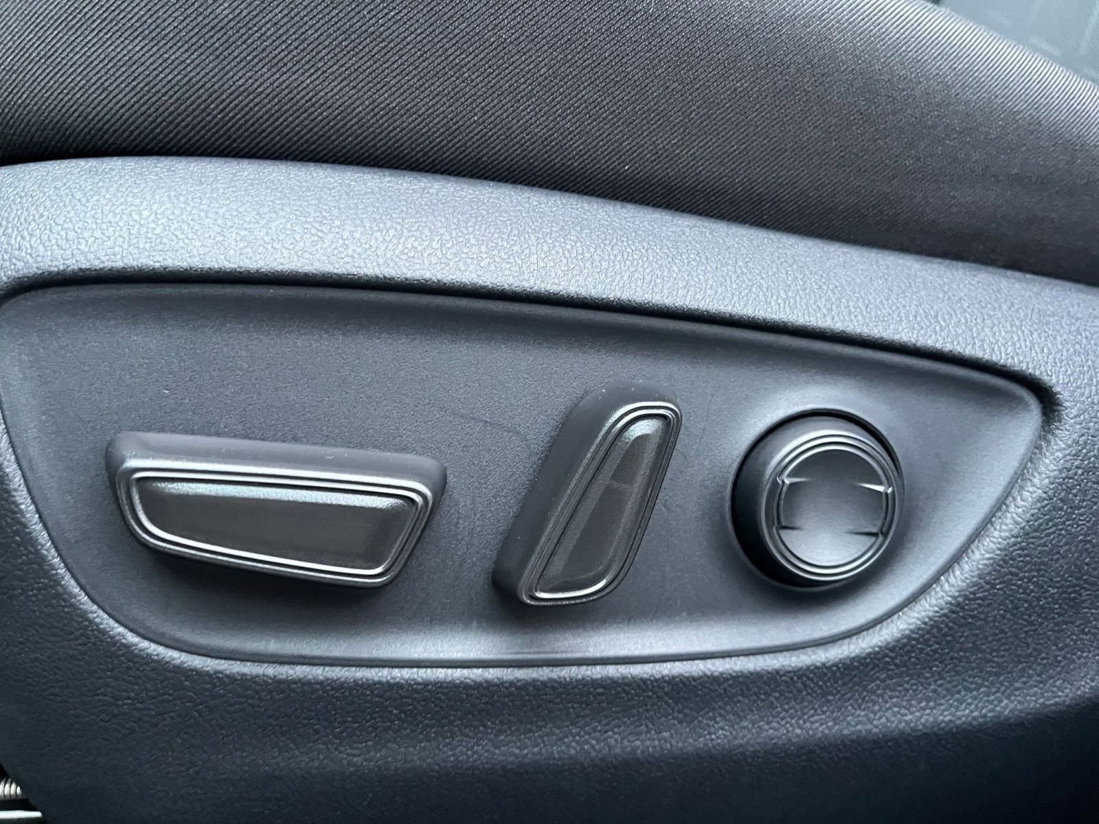 Thumbnail: 2025 Toyota RAV4 - 25