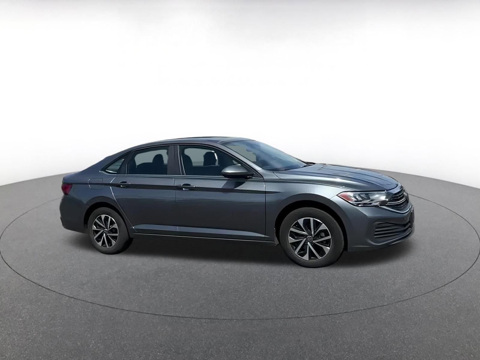 Thumbnail: 2024 Volkswagen Jetta - 2