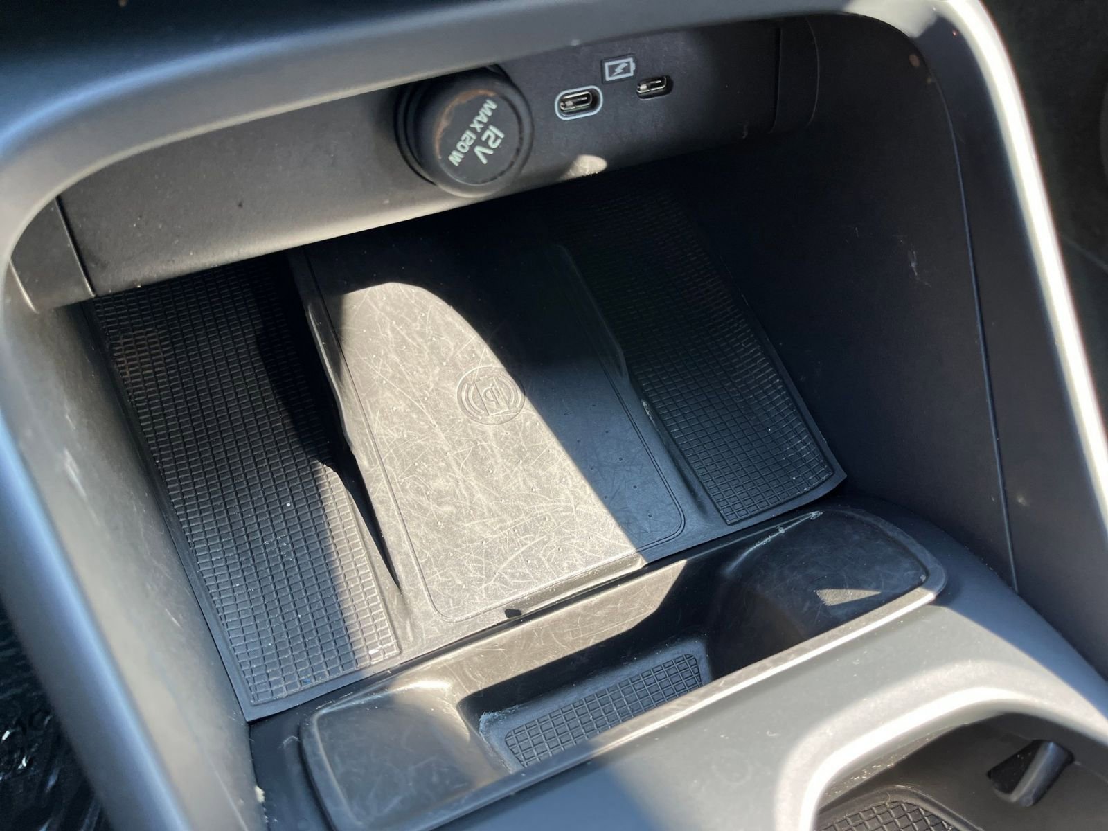 Thumbnail: 2024 Volvo XC40 - 33