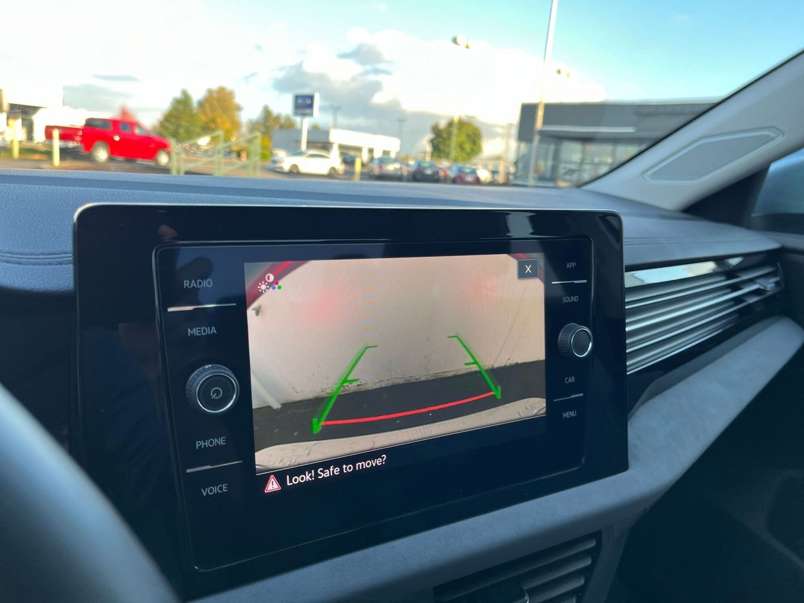 Thumbnail: 2025 Volkswagen Jetta - 17