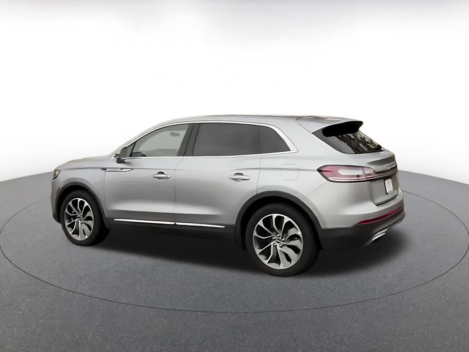 Thumbnail: 2023 Lincoln Nautilus - 4