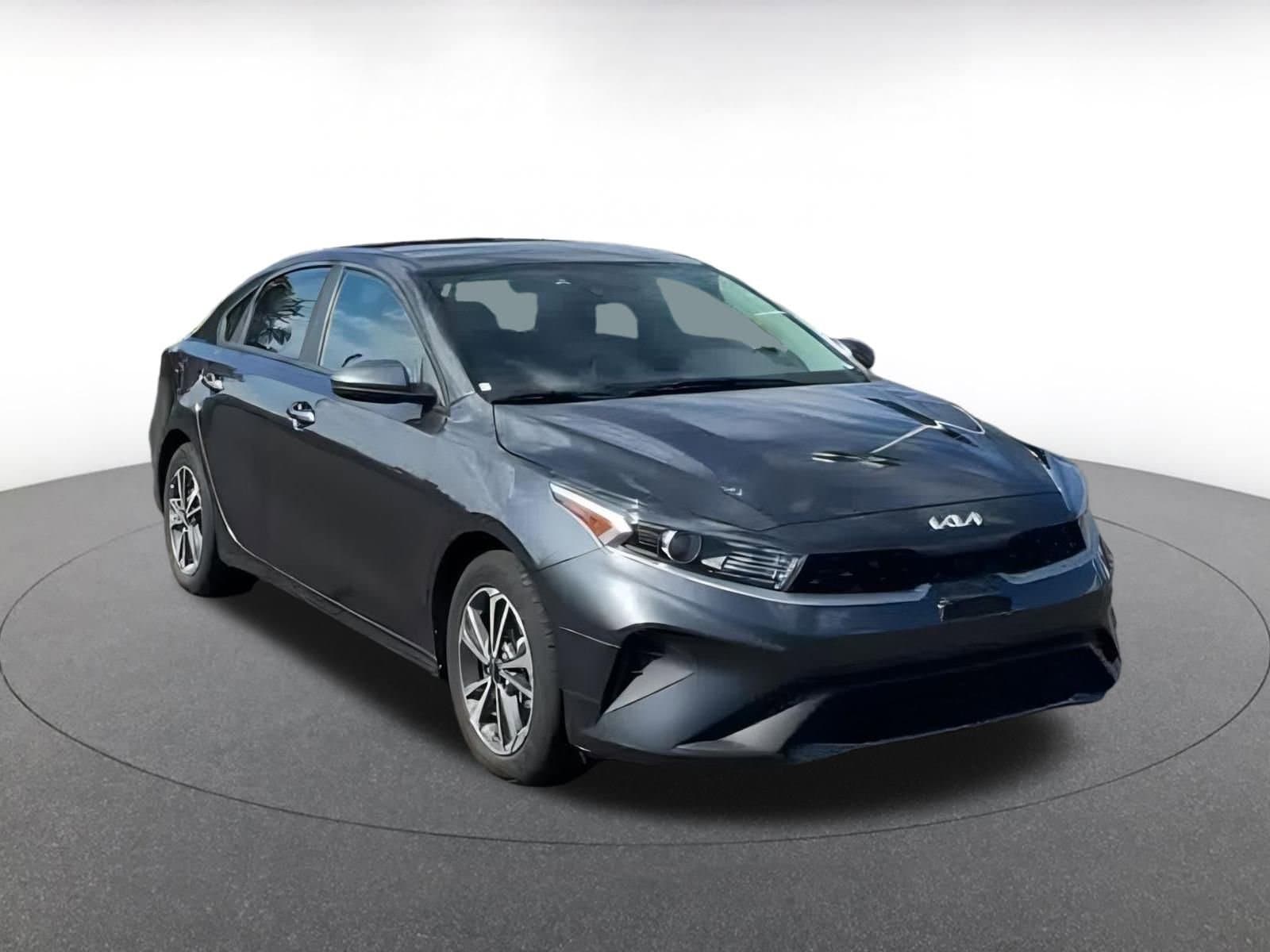 Thumbnail: 2024 Kia Forte - 3