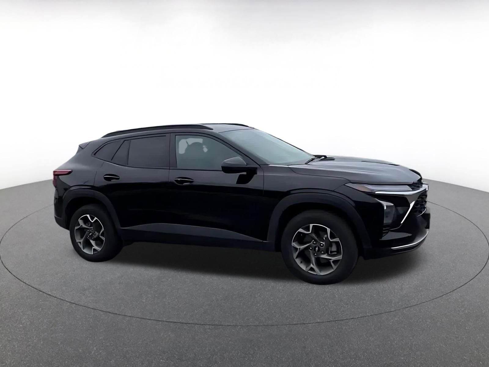 Thumbnail: 2025 Chevrolet Trax - 2