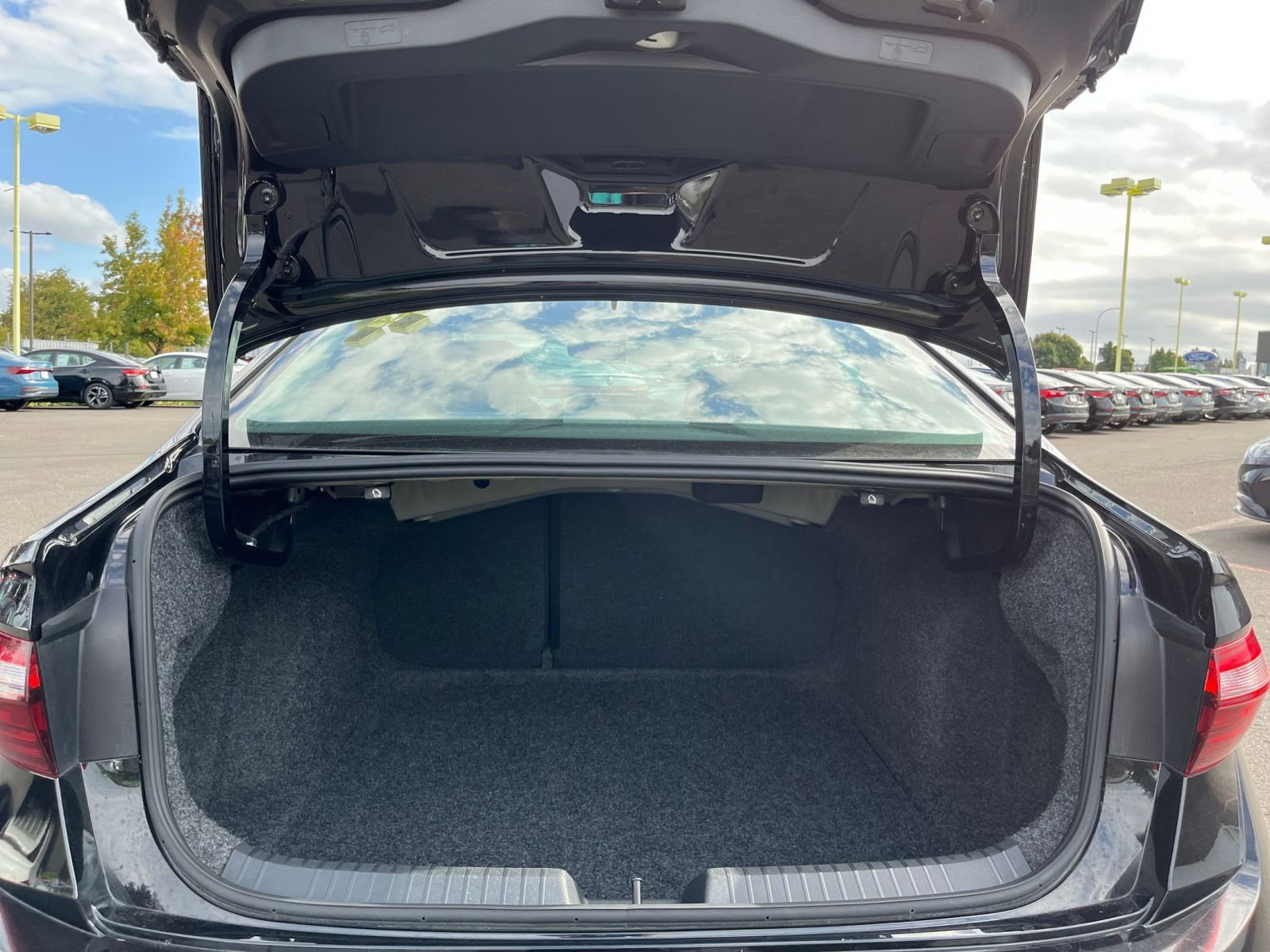 Thumbnail: 2025 Volkswagen Jetta - 32