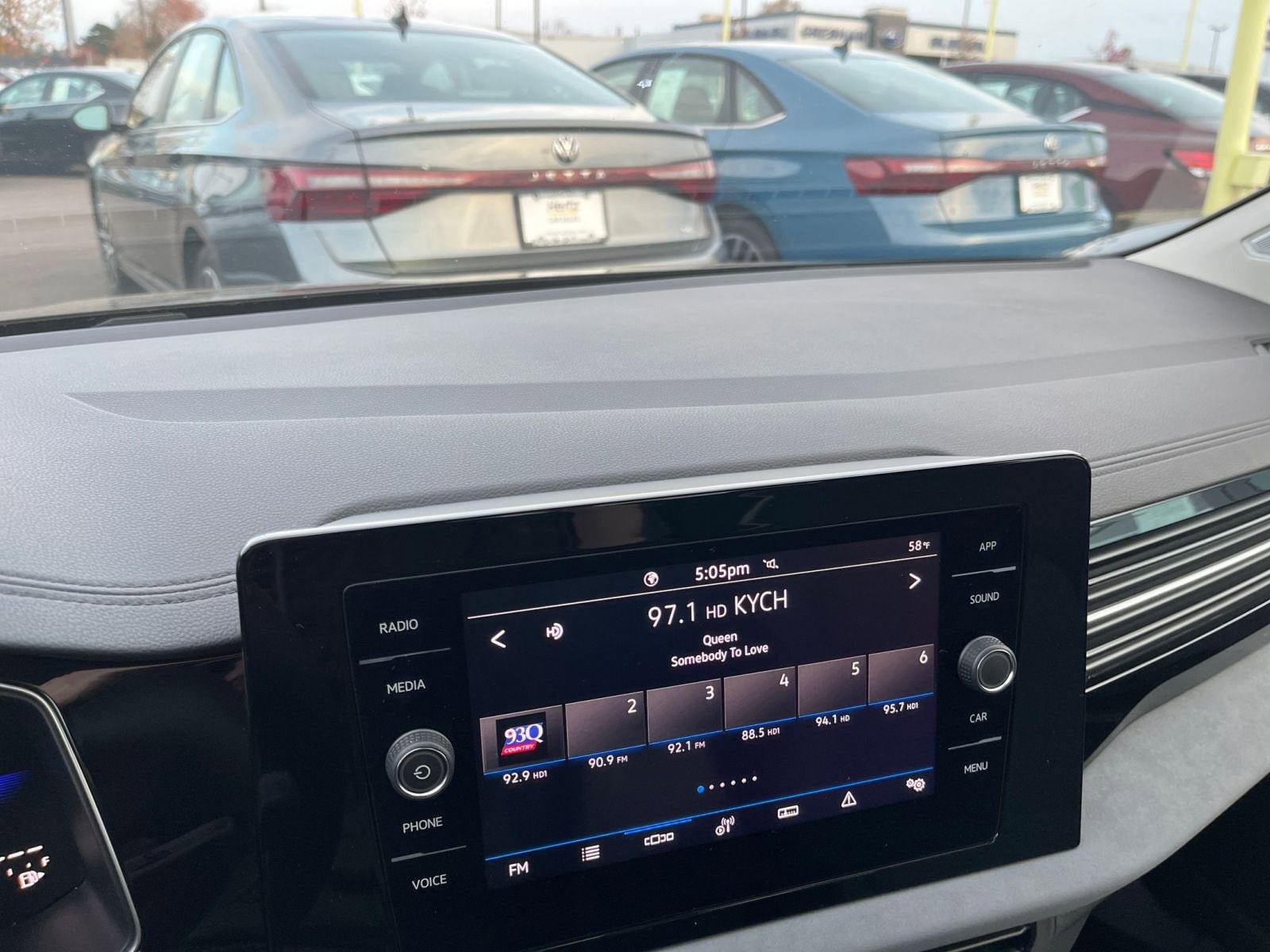 Thumbnail: 2025 Volkswagen Jetta - 18