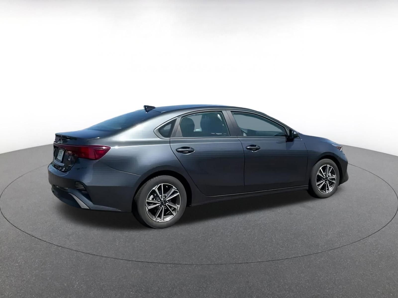 Thumbnail: 2024 Kia Forte - 16